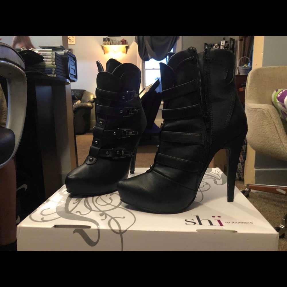 Shi by Journeys black high heel boots